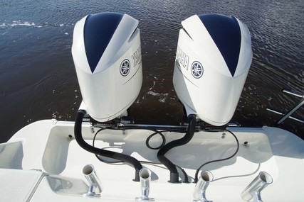 Hydra Sports 3400 Center Console