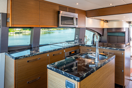 Hatteras M60 Motor Yacht