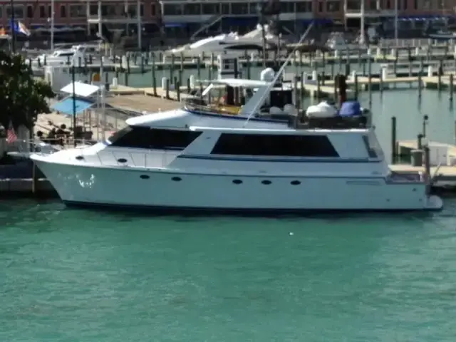 VANTARE Cockpit Motor Yacht