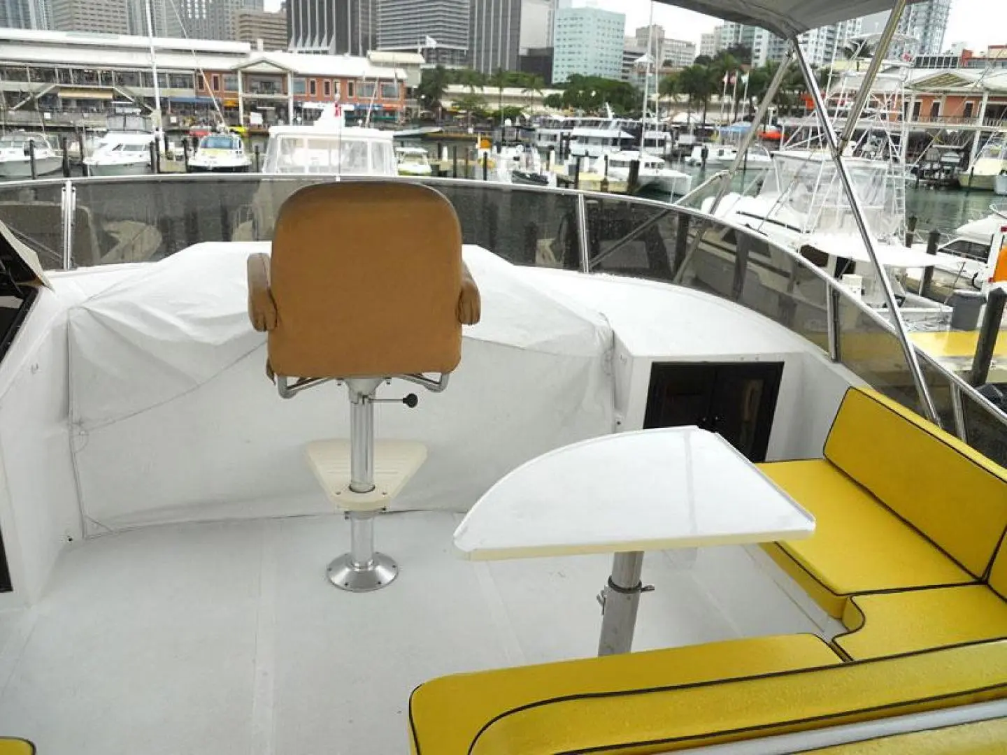 1991 Vantare cockpit motor yacht