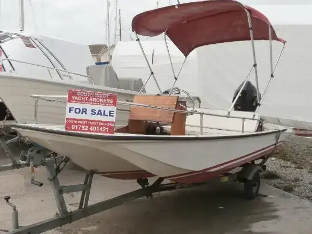 Boston Whaler 13