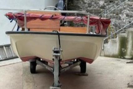 Boston Whaler 13