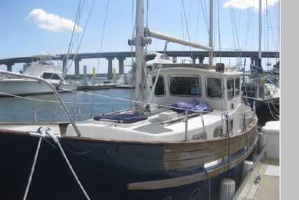 Fisher Pilothouse 30