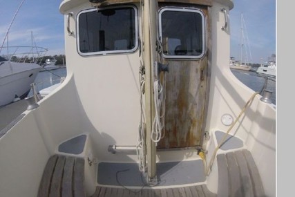 Fisher Pilothouse 30