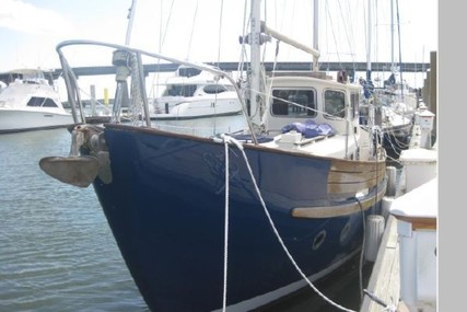 Fisher Pilothouse 30