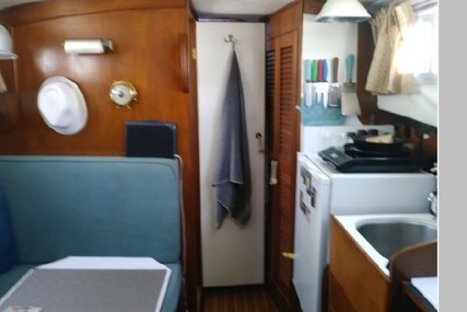 Fisher Pilothouse 30