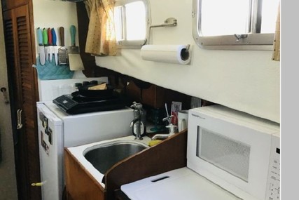 Fisher Pilothouse 30