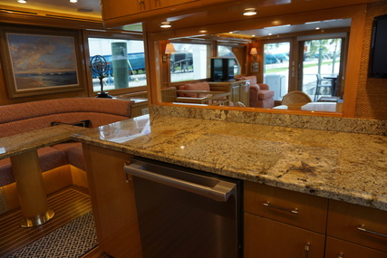 Hatteras Motor yacht flybridge