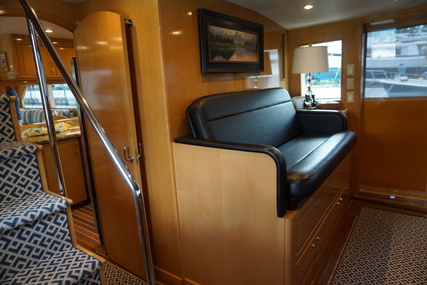 Hatteras Motor yacht flybridge