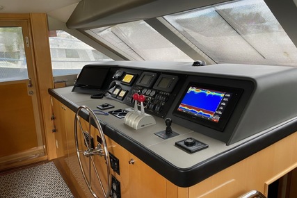 Hatteras Motor yacht flybridge