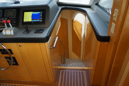 Hatteras Motor yacht flybridge