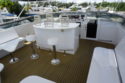 Hatteras Motor yacht flybridge