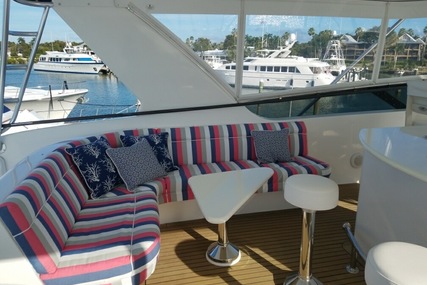 Hatteras Motor yacht flybridge