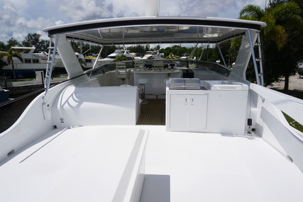 Hatteras Motor yacht flybridge