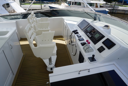 Hatteras Motor yacht flybridge