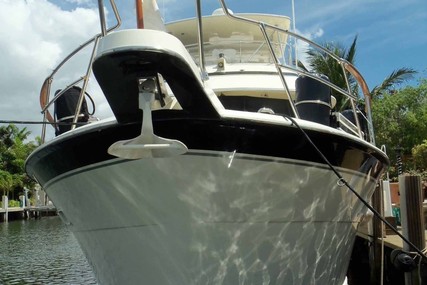 Hatteras Flush Deck Flybridge Motor Yacht