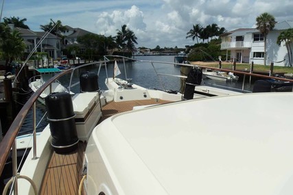 Hatteras Flush Deck Flybridge Motor Yacht