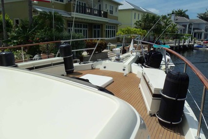 Hatteras Flush Deck Flybridge Motor Yacht