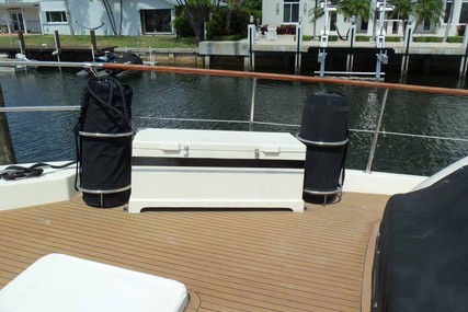 Hatteras Flush Deck Flybridge Motor Yacht