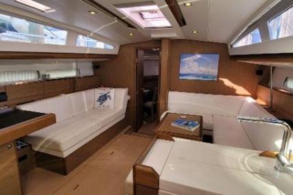 Jeanneau 44 Deck Salon