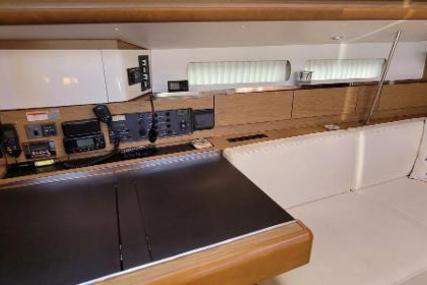 Jeanneau 44 Deck Salon