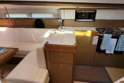 Jeanneau 44 Deck Salon