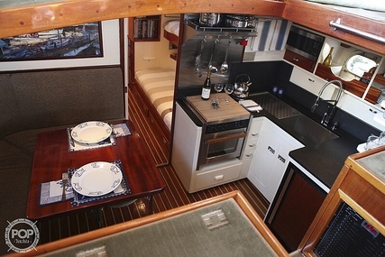 Matthews 42 FLYBRIDGE