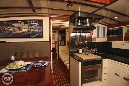 Matthews 42 FLYBRIDGE