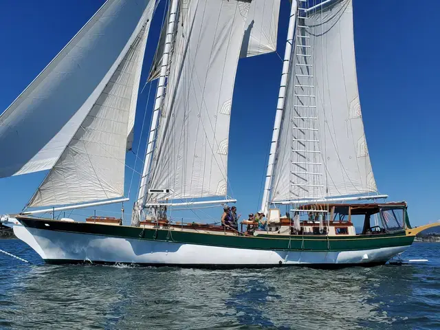 Bombardier Schooner