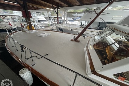 Matthews 42 FLYBRIDGE