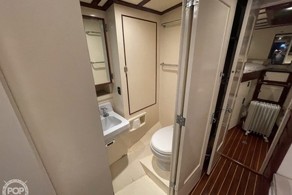 Matthews 42 FLYBRIDGE