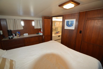 Hatteras 43 Motor Yacht