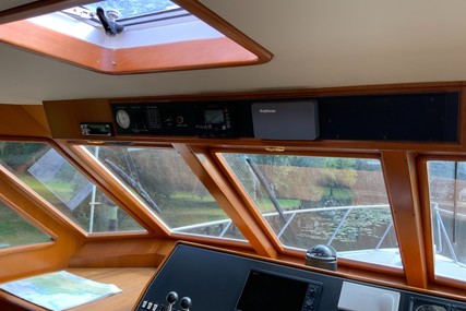 Offshore Yachts Pilothouse