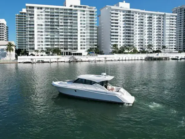 Tiara Yachts 39 Coupe