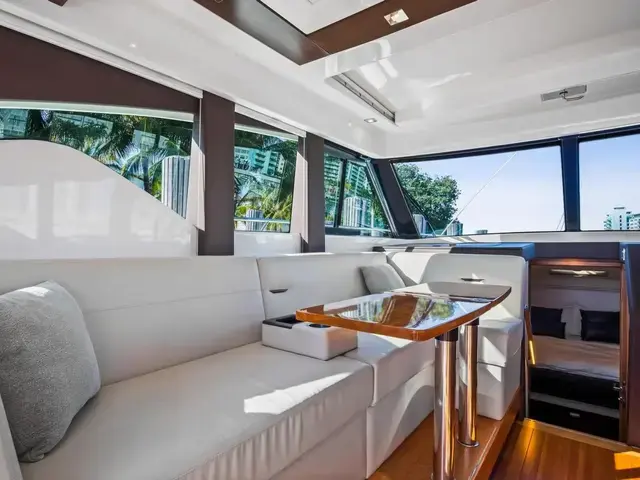 Tiara Yachts 39 Coupe