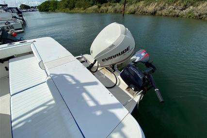 Bayliner 2503 Trophy Center Console