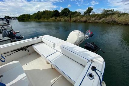 Bayliner 2503 Trophy Center Console