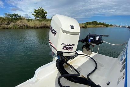 Bayliner 2503 Trophy Center Console