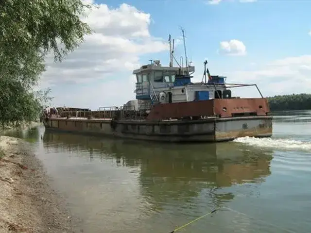 Barge boats open door type