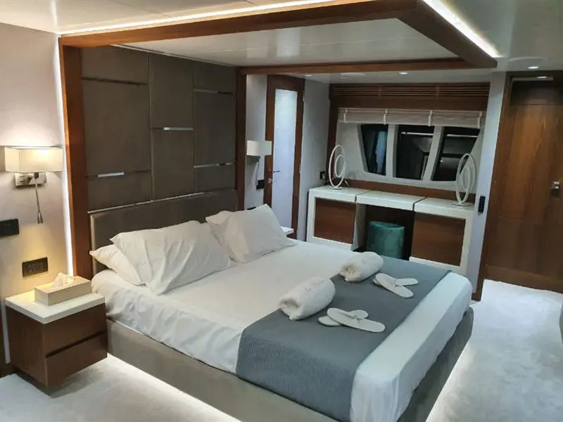 2007 Azimut 85