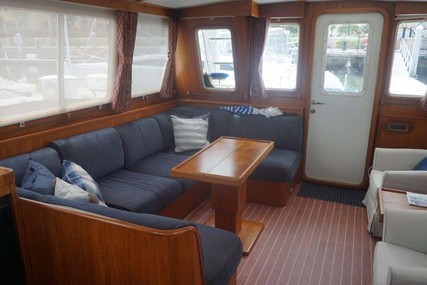 Little Harbor Whisperjet Flybridge Cruiser