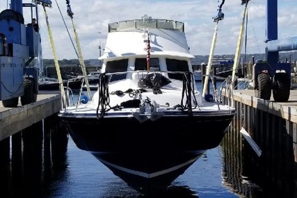 Little Harbor Whisperjet Flybridge Cruiser