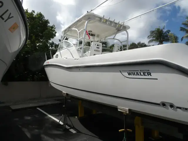 Boston Whaler 305 Conquest