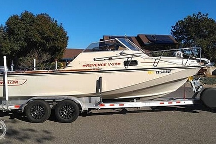 Boston Whaler Revenge V-22