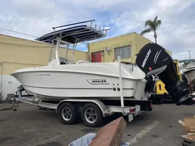 Boston Whaler 220 Outrage