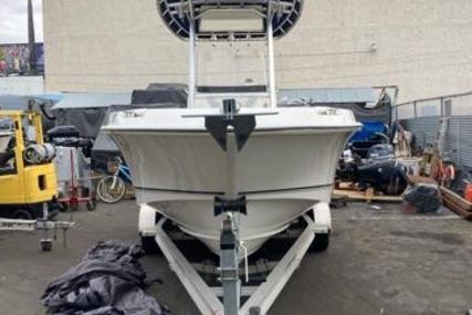 Boston Whaler 220 Outrage