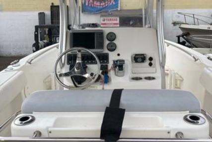 Boston Whaler 220 Outrage