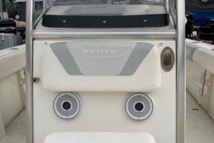 Boston Whaler 220 Outrage