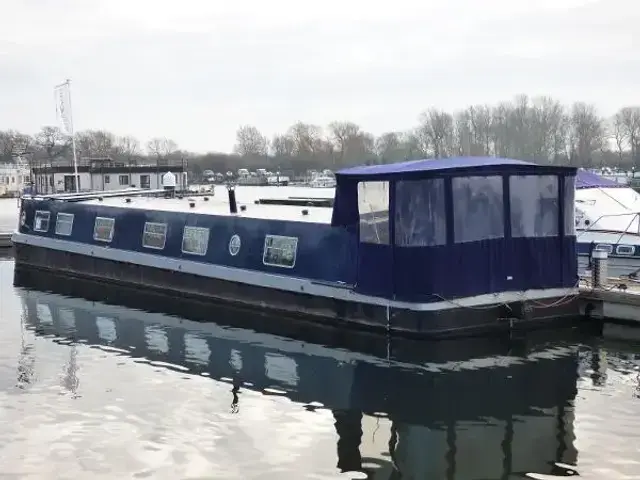 Custom Boats Widebeam