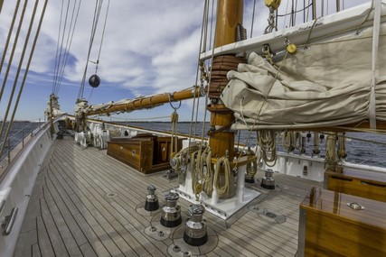 Custom Boats Sailing Schooner